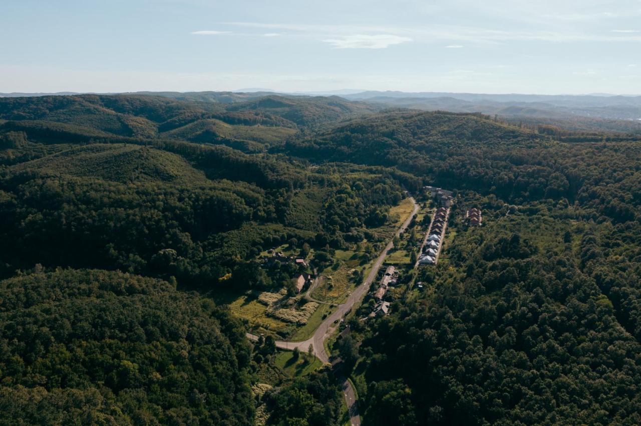 Videki Vendeghaz A Buekkben, Pezsgofuerdovel. Lägenhet Királd Exteriör bild