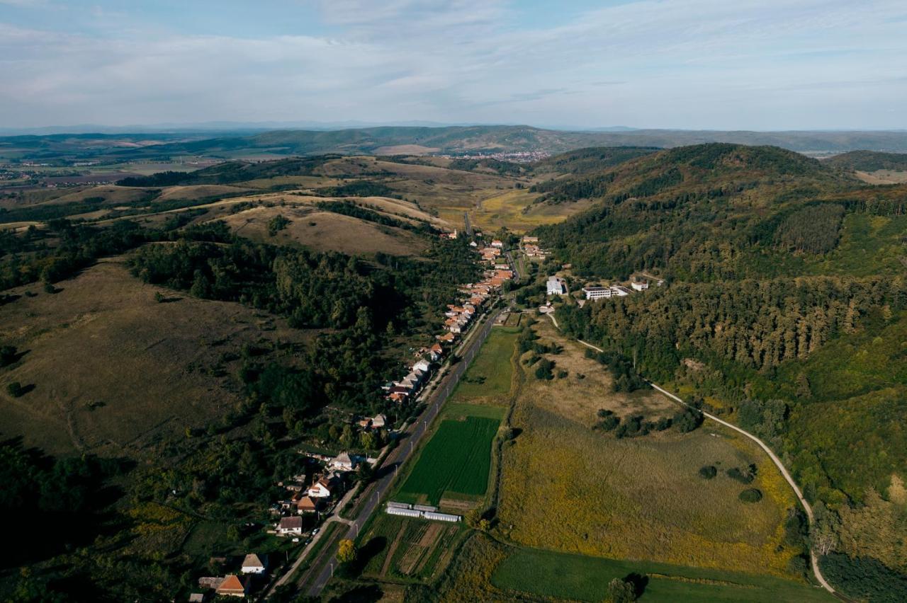 Videki Vendeghaz A Buekkben, Pezsgofuerdovel. Lägenhet Királd Exteriör bild