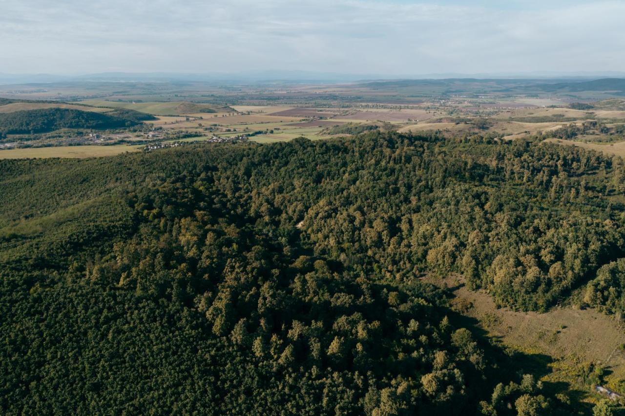 Videki Vendeghaz A Buekkben, Pezsgofuerdovel. Lägenhet Királd Exteriör bild